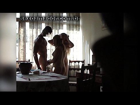 ❤️ Sexvenner inviterer en gigantisk mann og en trekant med seg ❤️ Kvalitetsporno ved no.xlxxporno.ru ❤