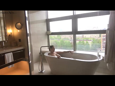 ❤️ En fantastisk babe som lidenskapelig rykker av seg fitta på badet ❤️ Kvalitetsporno ved no.xlxxporno.ru ❤